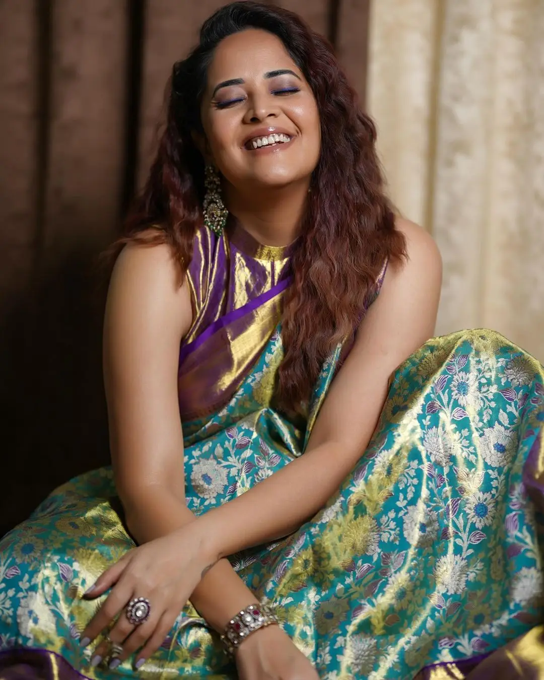 Anasuya Bharadwaj Wearing Beautiful Earrings Bangles Green Pattu Saree